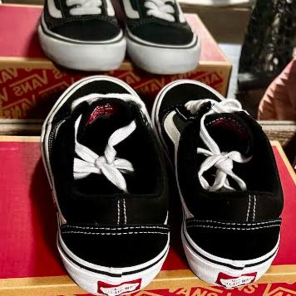 W's 7, M's 5.5, Youth 5.5- Vans Old Skool Pro- Black/White - Picture 5 of 9